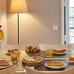 Charming In Alfama Апартаменты *