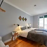 Charming In Alfama Апартаменты *